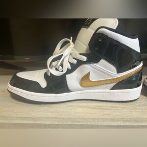 Air Jordan retro 1 MID SE casual shoes